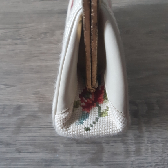 Vintage floral needle point tapestry bag.  Cream with a bright floral design. - Picture 4 of 6
